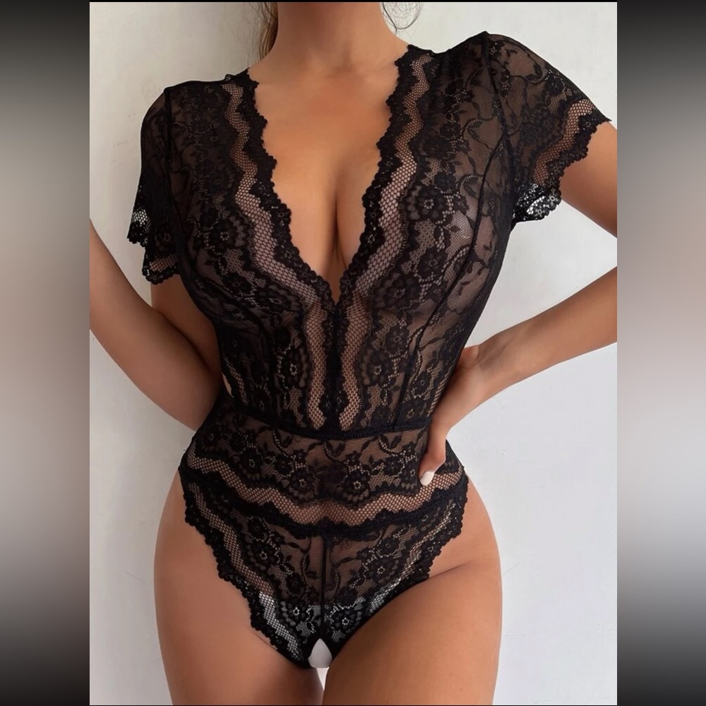 SHEIN Floral lace crotchless teddy bodysuit